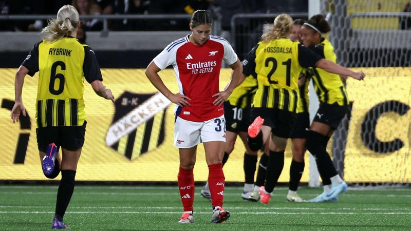 รุสโซหายตัวไปขณะที่แฮ็กเก้นลงโทษอาร์เซนอลในเกม UWCL